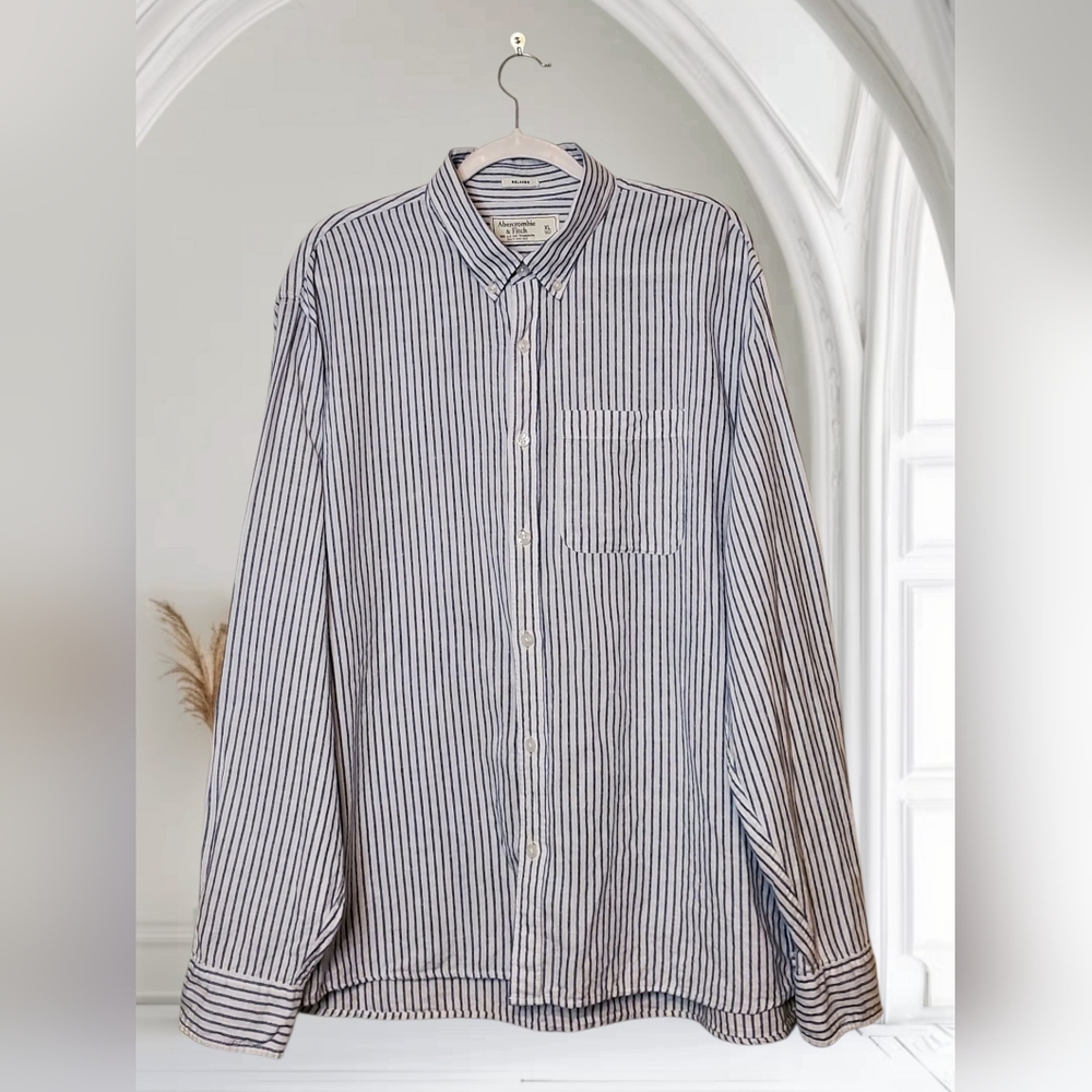 Abercrombie & Fitch Navy and White Striped Shirt Size XL